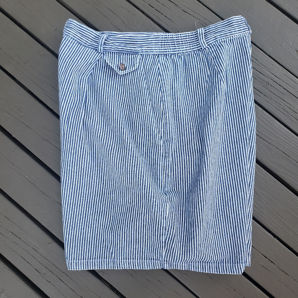Vintage high waisted Mom walking shorts - Picture 3 of 11